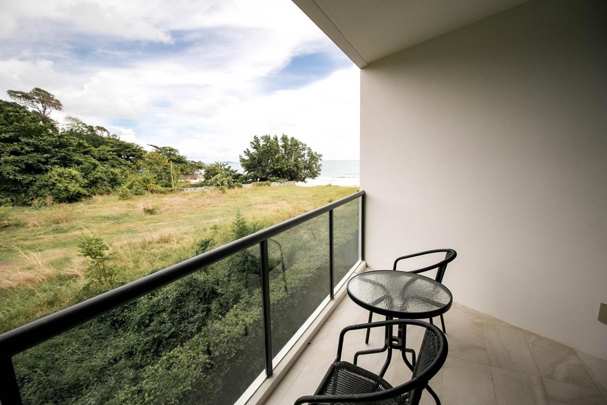 Escape Condominiums Beachfront Suites - Mae Phim ระยอง ภายนอก รูปภาพ