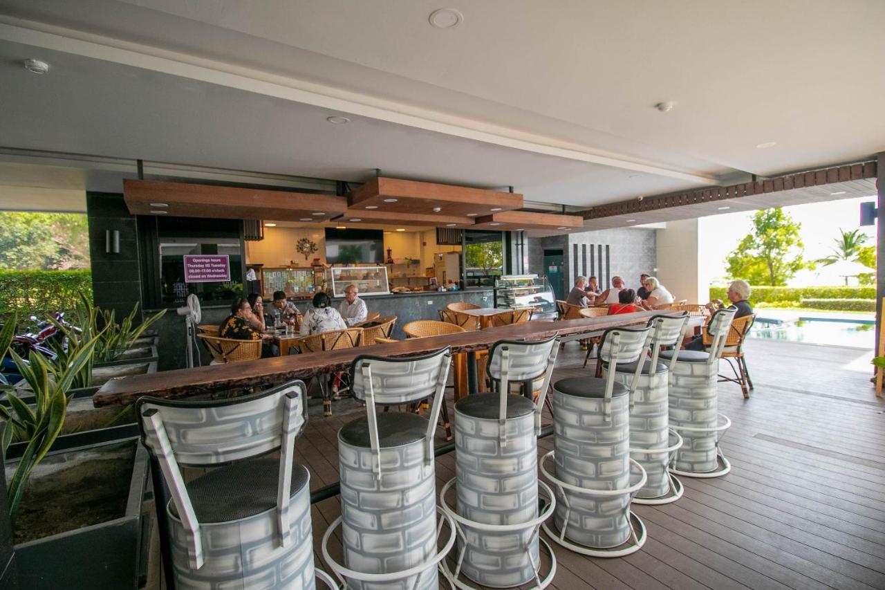 Escape Condominiums Beachfront Suites - Mae Phim ระยอง ภายนอก รูปภาพ