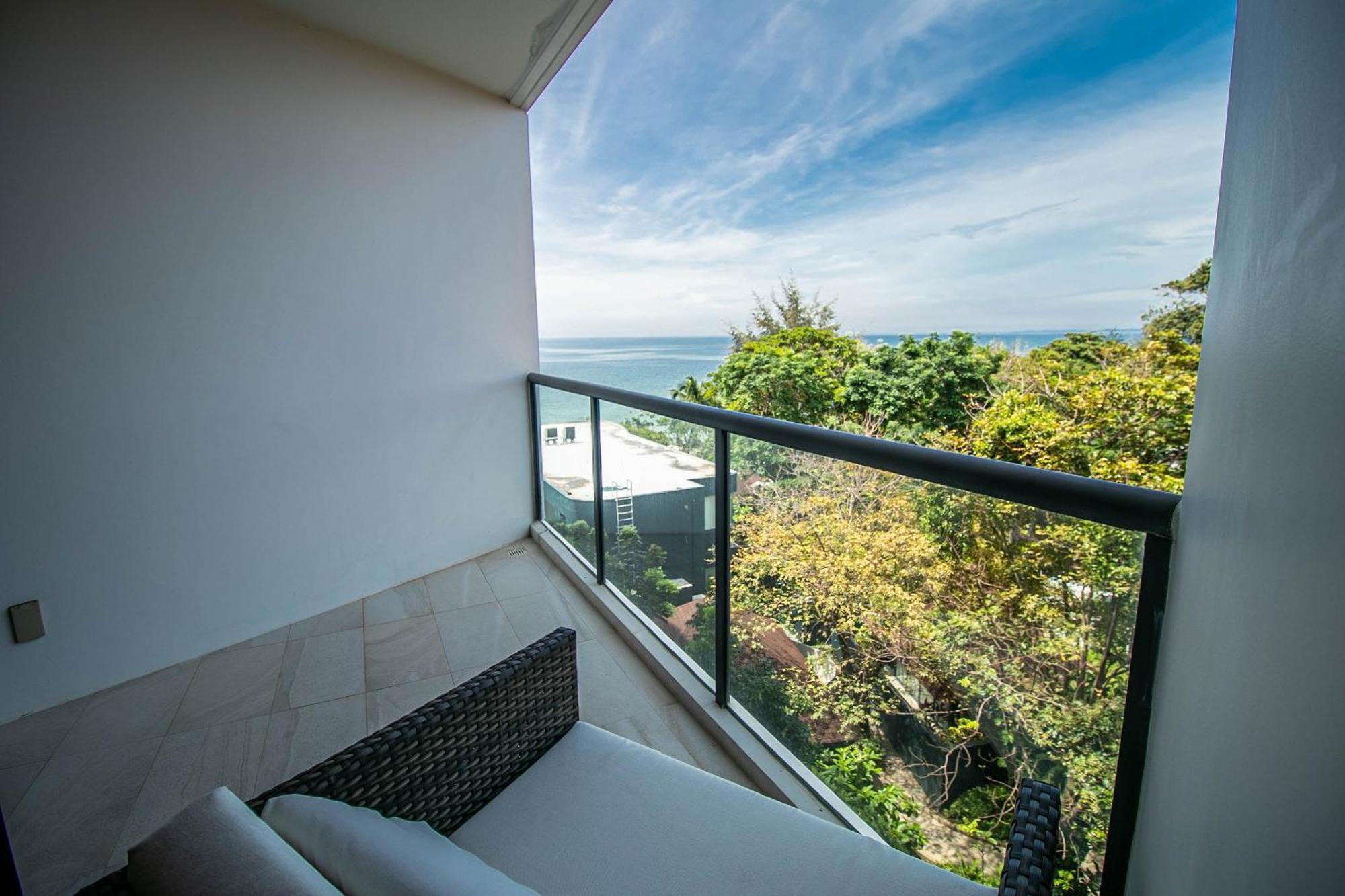 Escape Condominiums Beachfront Suites - Mae Phim ระยอง ภายนอก รูปภาพ
