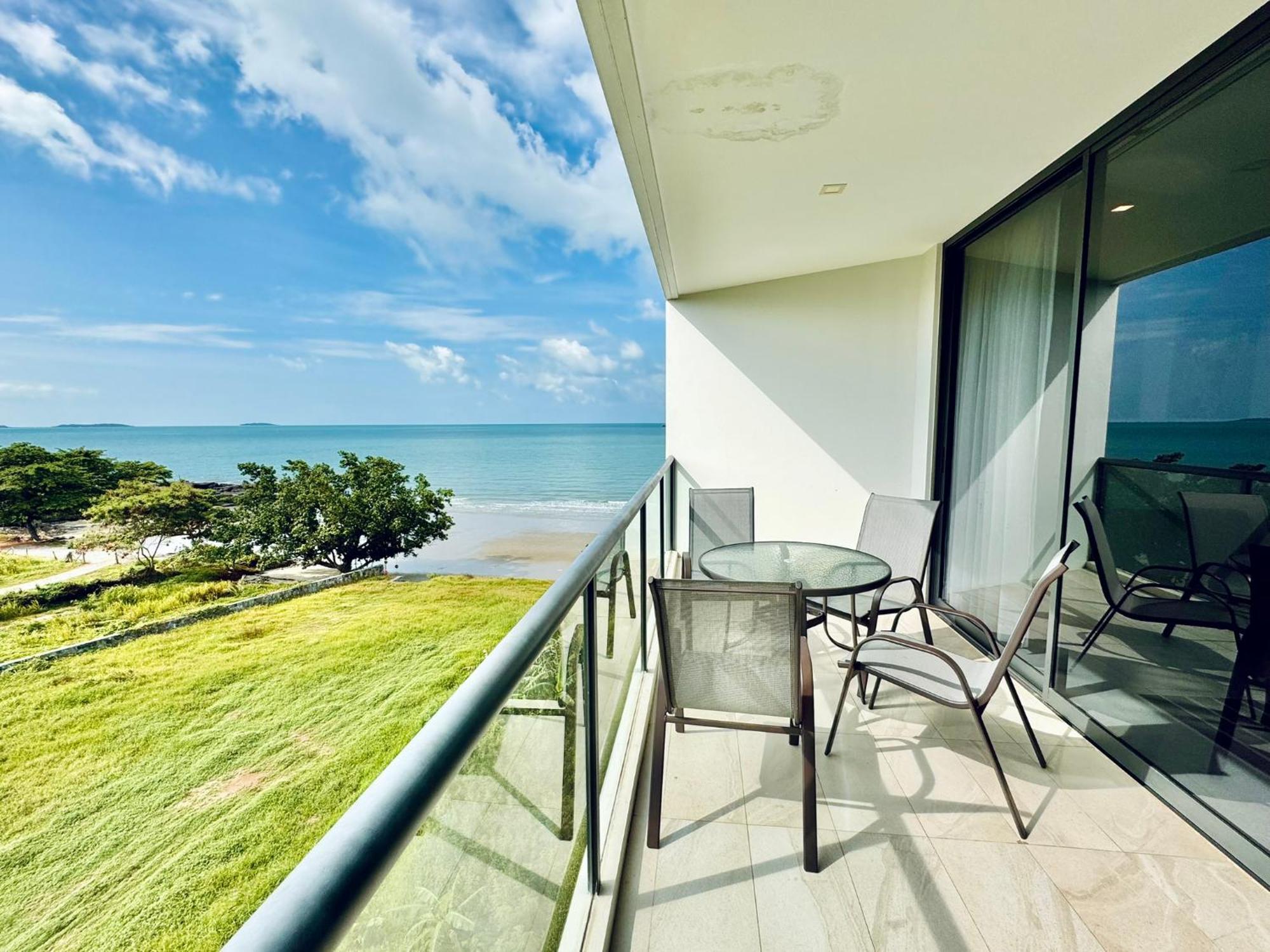 Escape Condominiums Beachfront Suites - Mae Phim ระยอง ภายนอก รูปภาพ