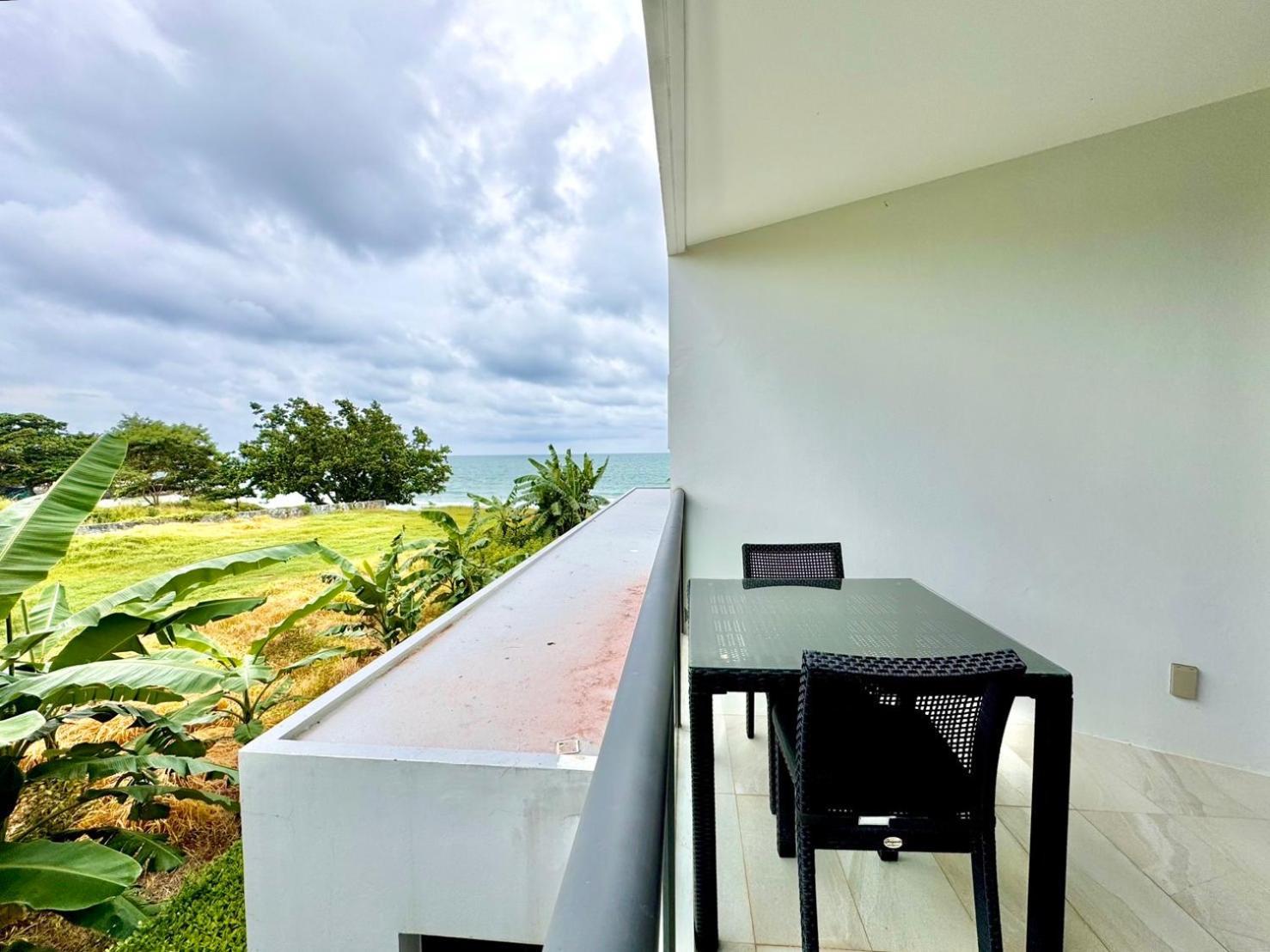 Escape Condominiums Beachfront Suites - Mae Phim ระยอง ภายนอก รูปภาพ