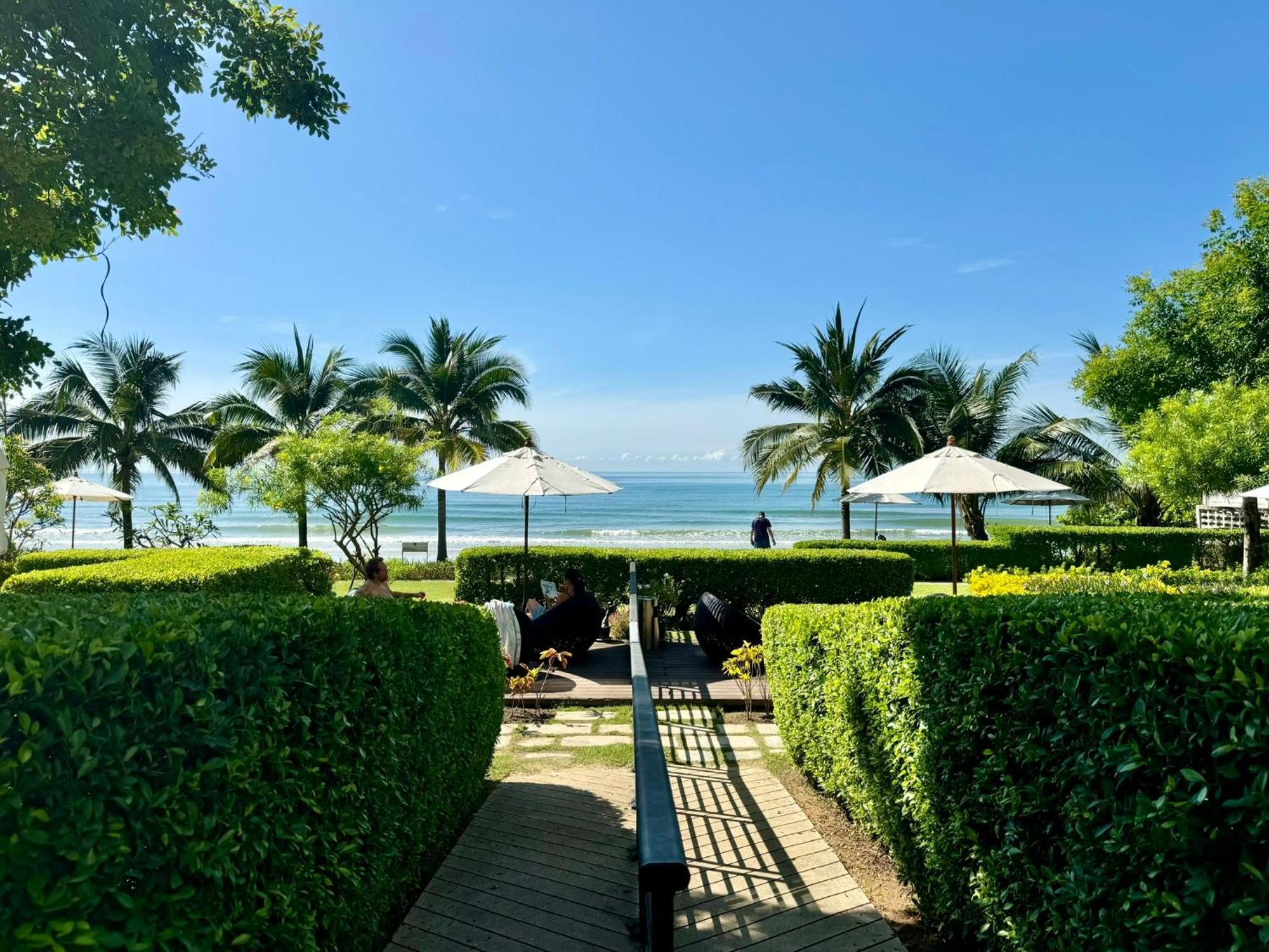 Escape Condominiums Beachfront Suites - Mae Phim ระยอง ภายนอก รูปภาพ